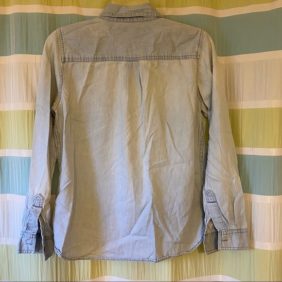 GAP Distressed Chambray Jean Shirt Sz XS - Picture 9 of 9